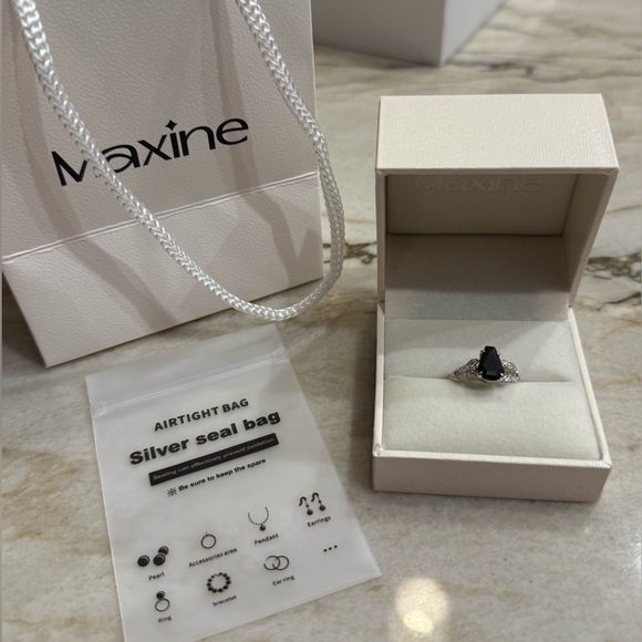 Maxine Silver and Black Stone Ring- size 6 - Picture 2 of 4